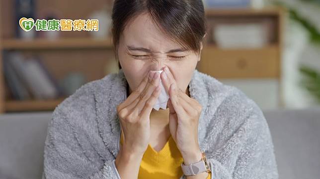 空鼻症常發生於鼻腔手術，尤其是在鼻甲被過度切除後，病人的鼻腔結構改變，可能會使鼻內的氣流紊亂，雖然鼻腔呼吸通道看似通暢，但仍有鼻塞、呼吸困難等主觀不適。