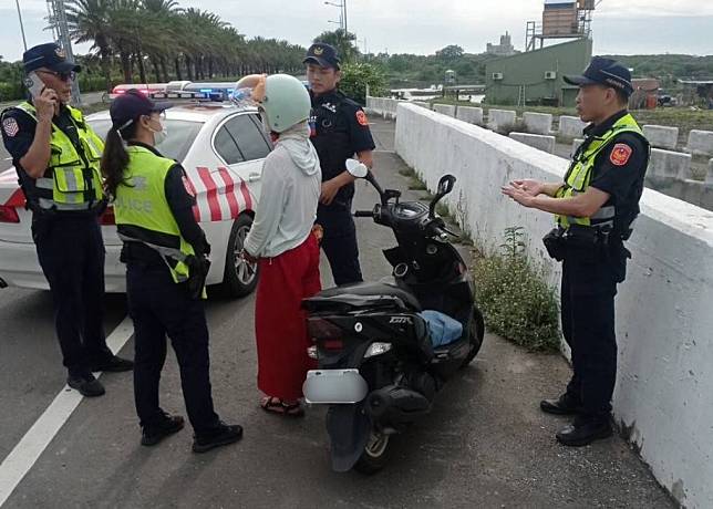 女子機車誤上國道拒停狂飆130公里直奔國3大鵬端。（記者陸瓊娟翻攝）