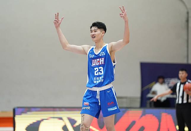 健行科大陳威宇7外線轟29分，雙寫個人UBA一級新高，另有9籃板。大專體總提供。下同。