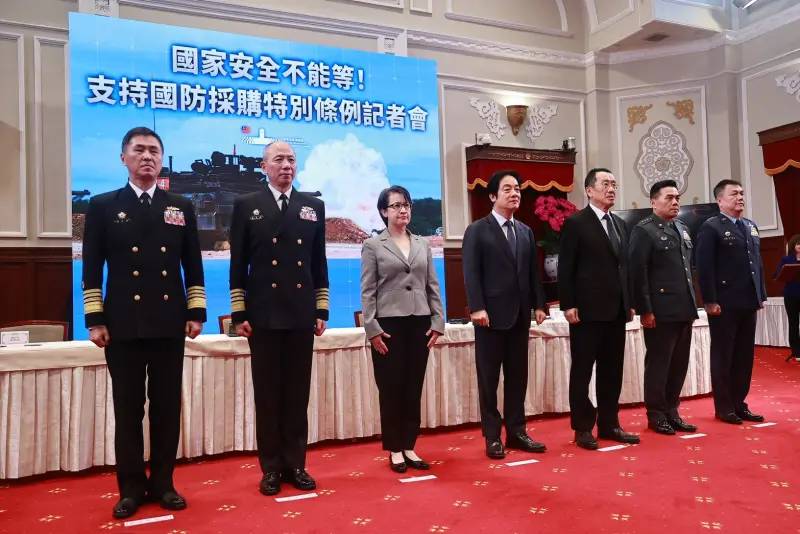賴清德率三軍司令開記者會 藍批：不要情勒 | NOWNEWS今日新聞 | LINE TODAY