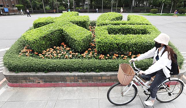 台灣大學醫學系111學年度錄取同系蘇姓在校生，而李姓高中應屆畢業生是「落榜頭」，不滿台大未排除在校生或增額錄取，導致他就讀機會被排擠，提行政訴訟敗訴。圖／聯合報系資料照片