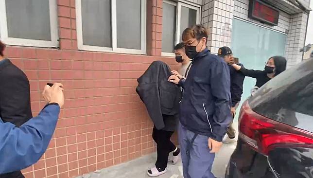 高雄市林園區山邊道路旁發現女棄嬰屍體，女嬰的19歲許姓母親被判刑19月。本報資料照片