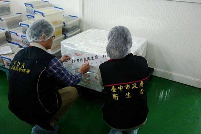 台中市食藥處查獲糖果工廠使用逾期配料，問題產品全面下架回收。（取自台中市食品藥物安全處網站）
