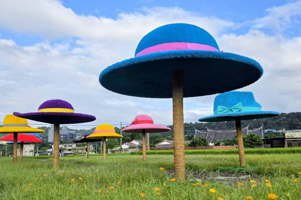 朱泥 朱塗り 遊雲鳳凰刻 四足 龍雲刻 花台 香台 盆栽台 高台 約H30㎝弱 阿贊歐查佛曆2567年大法會加持狐仙招人緣招財香水– 冠泰佛Champ Thai