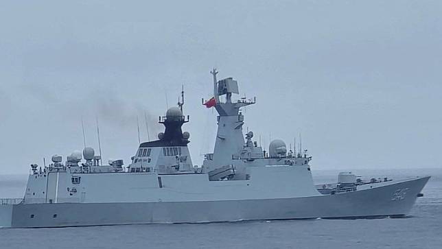 中共軍艦5月23日在台灣北部的彭佳嶼海域出沒。路透社、海巡署