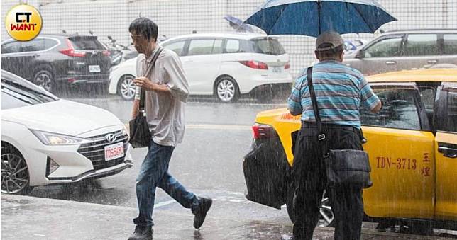 快訊／國家警報響！大雷雨炸4縣市　11縣市豪大雨特報