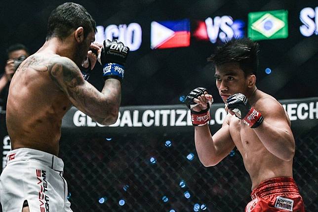 Joshua Pacio in action against Alex Silva in their One Championship world strawweight title bout in Manila. Photos: One Championship