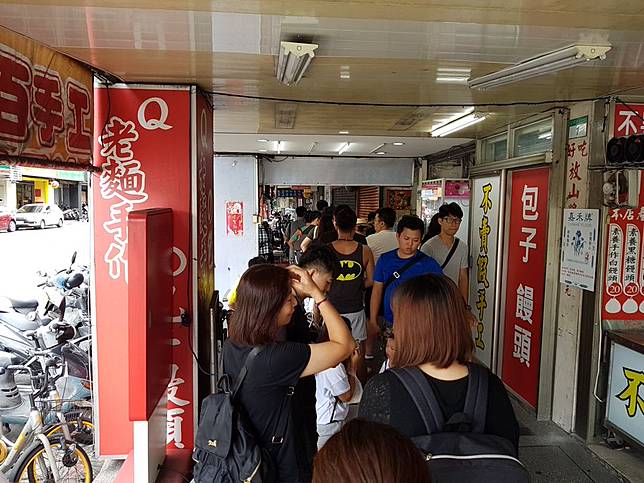 ▲大家假日都不賴床的！？韭菜炸彈餅的魅力不容小覷啊。(圖/過上好日子-邱俊智) 