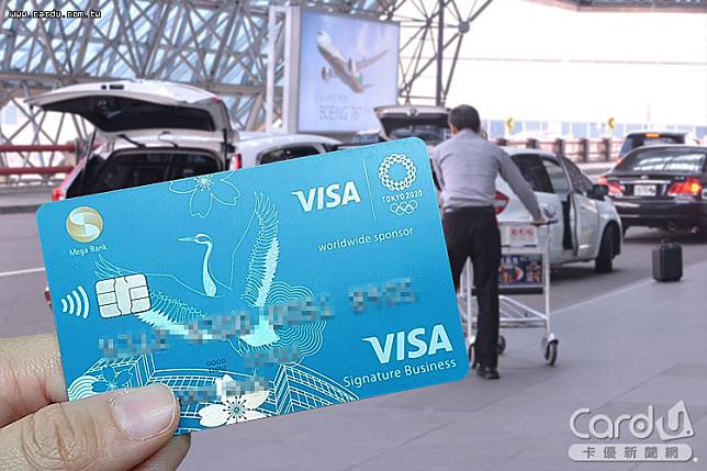 兆豐銀行東奧主題卡面的「利多御璽卡」上市，並大手筆釋出2次免費機場接送的好康(圖/卡優新聞網)