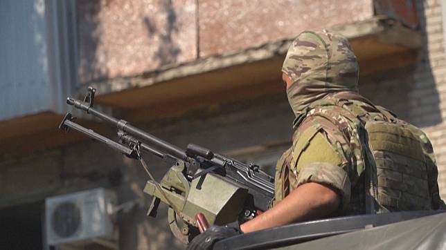 俄軍攜帶大量軍武入侵烏克蘭，遭受多國制裁。（AFP資料照）