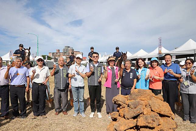 ▲新北市金山區公所於8月26日在新北市金山區玉爐路旁舉辦「眾望所藷焢窯趣」千人焢窯體驗活動。圖/金山區公所提供