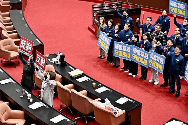 《憲法訴訟法》覆議案日前在立法院遭封殺，司法院證實今天（15日）收到民進黨51位立委共同聲請的暫時處分。（資料照片／張哲偉攝）