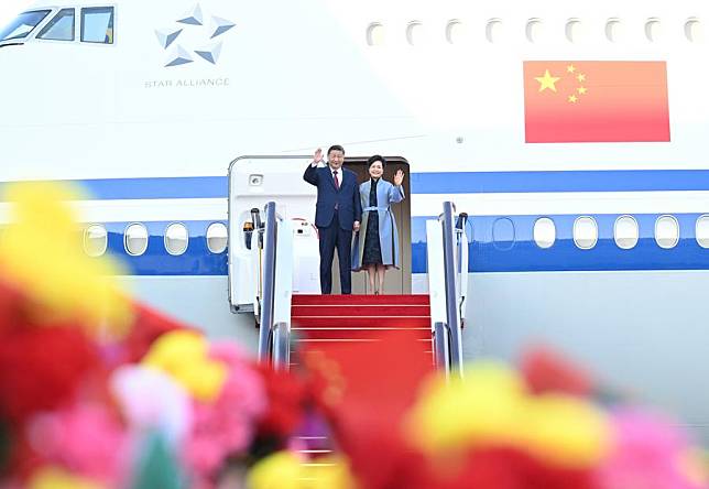 Chinese President Xi Jinping, also general secretary of the Communist Party of China Central Committee and chairman of the Central Military Commission, and his wife Peng Liyuan step out of the plane and greet the welcoming crowd in Macao, south China, Dec. 18, 2024. (Xinhua/Xie Huanchi)