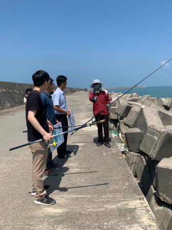 配合防疫，安平漁港垂釣區二十二日起全面關閉，將軍漁港垂釣區即日起關閉。（資料照片，漁港所提供）