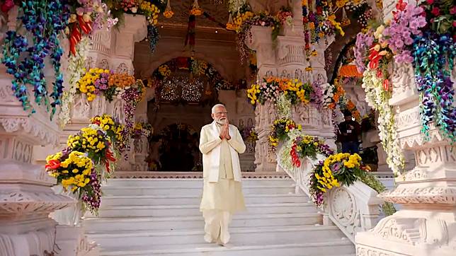 印度總理莫迪1月下旬為一座還在興建中的爭議印度教神廟舉行開光大典。(圖擷自X平台@narendramodi)