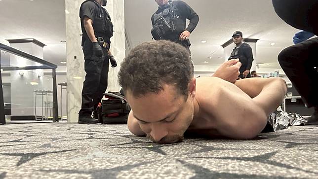 美國總統川普在社群媒體發布槍手艾倫被制伏的照片。翻攝Truth Social@@realDonaldTrump