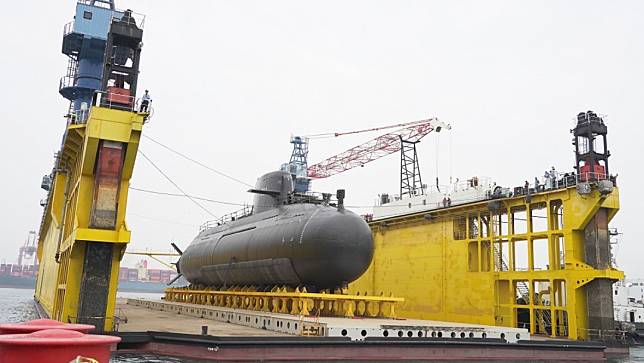 台灣海軍的國造潛艦首艘原型艦海鯤軍艦2024.2.27移入中信8號浮塢，隨後進行浮航測試，並進入台船乾塢繼續進行泊港測試（HAT）。台船提供
