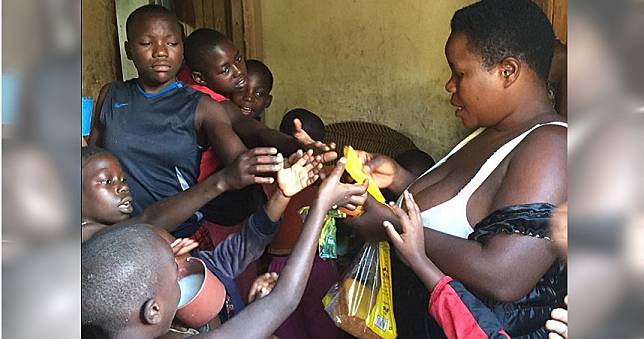 結婚24年生44個嬰兒　烏干達婦女被醫生強制移除子宮