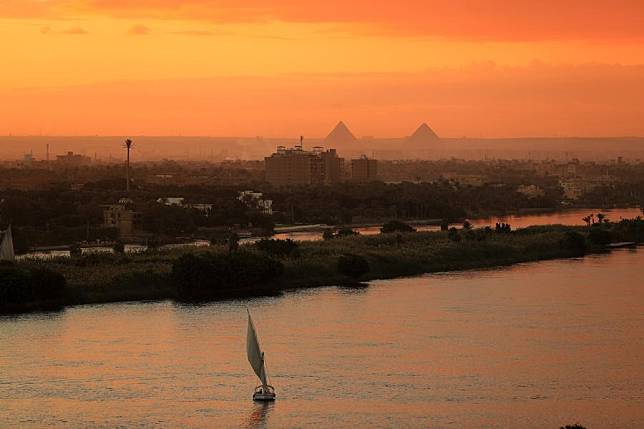 This photo taken on Nov. 18, 2024 shows a view of the Nile River at sunset in Cairo, Egypt. (Xinhua/Sui Xiankai)