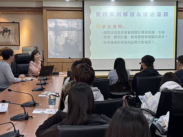 透過旁聽開庭、法治座談、廉政宣導等活動，讓高師大師生對高雄高等行政法院留下深刻的印象。（高師大提供）