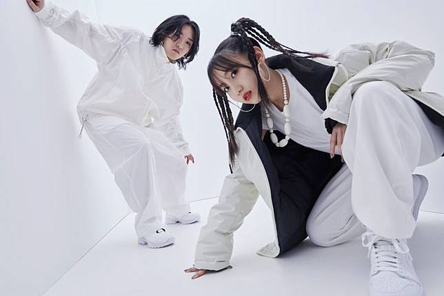 YOASOBI由主唱ikura（右）及製作人Ayase組成，今年推出夯曲《Idol》串流播放破5億。資料照片