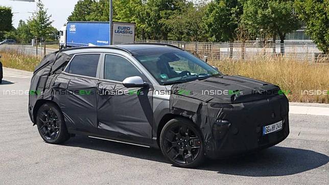 2023-hyundai-kona-electric-spied-testing (2)-a6753c14f0.jpeg