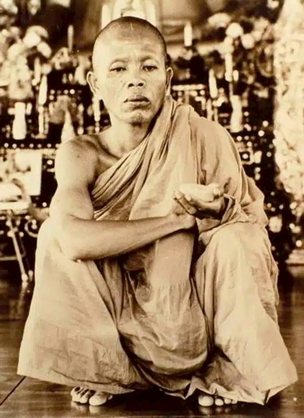 หลวงพ่อคูณ อดีตเจ้าอาวาสวัดบ้านไร่ นครราชสีมา 