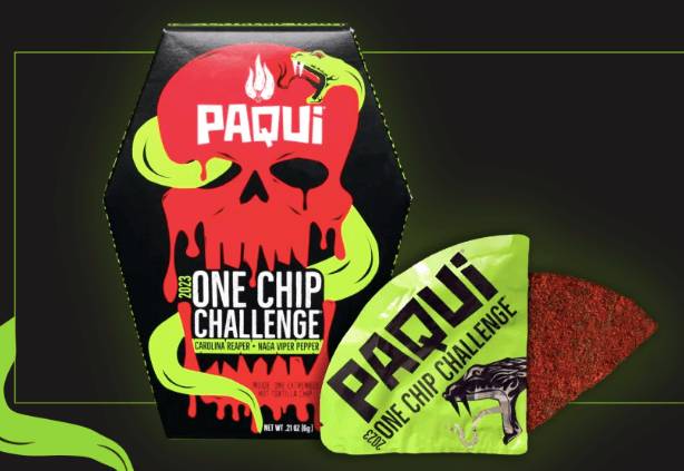 有全球最辣玉米片之稱的Paqui One Chip Challenge，近日傳出青少年吃完後身亡意外。（翻攝Paqui官網）
