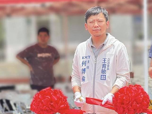 嘉義地檢署偵辦民進黨立委陳冠廷罷免案，國民黨立委王育敏服務處主任何博倫遭羈押禁見。（取自何博倫臉書）