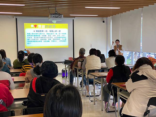 桃市府啟動「身心安頓･幸福家園」計畫，協助社宅住戶排解生活壓力。圖：社宅服務中心提供