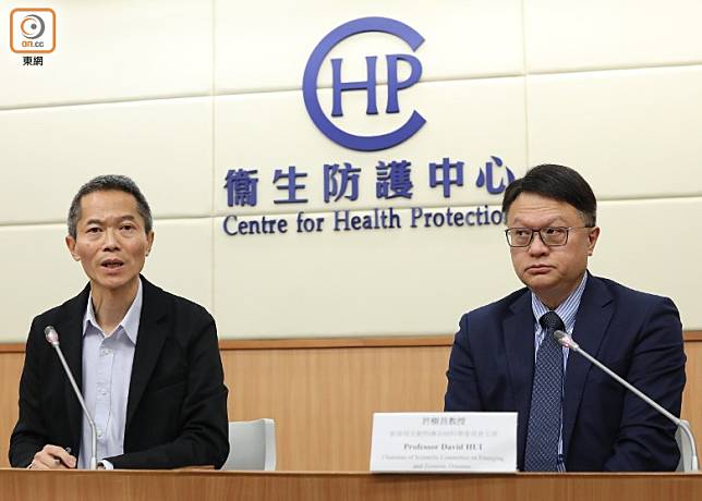 黃加慶(左)指，香港新增兩個懷疑感染新型冠狀病毒個案。(袁志豪攝)