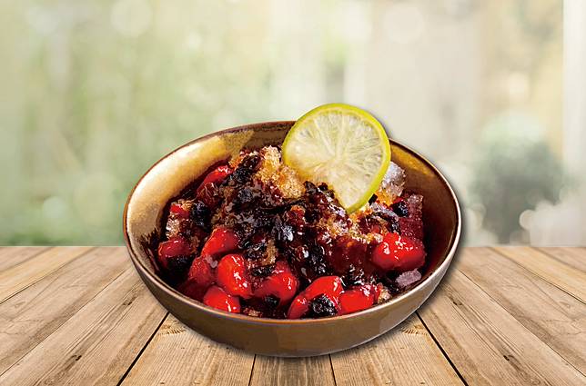  泰式剉冰「酸子望梅莎莎」，內有果中鈣王「羅望子」，微酸微甜的口感宛如初戀的滋味。(圖片提供/ NARA Thai Cuisine)