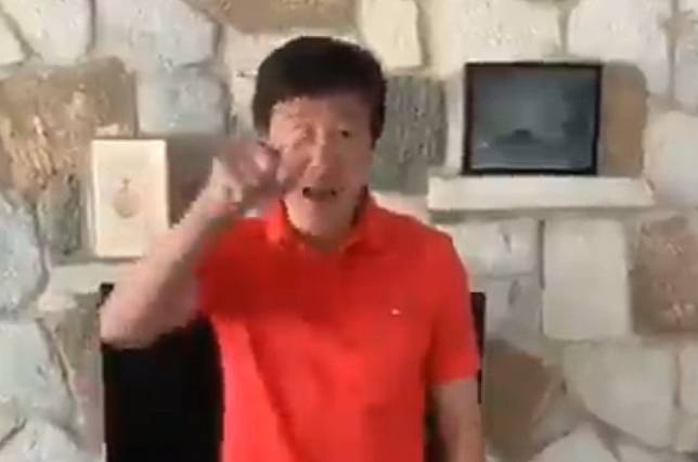 郝海東在影片中激動怒嗆中共：「共產黨，你們完了！」   圖：翻攝唐靖遠推特