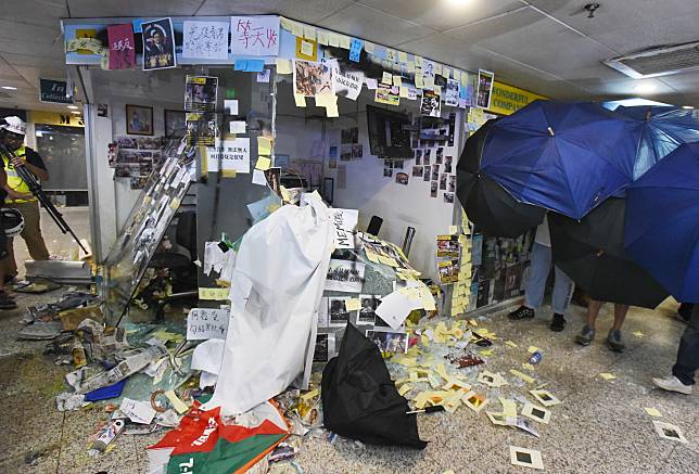 立法會議員何君荃灣辦事處遭人大肆破壞。 資料圖片