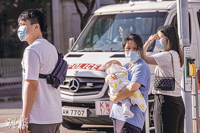 面對高昂的生活成本，香港科技大學社會科學及公共政策教授貝斯圖直言提供經濟支援能補貼孩子的撫養費，但任何數量的金錢都不足令讓人想多生一胎。（馮凱鍵攝）