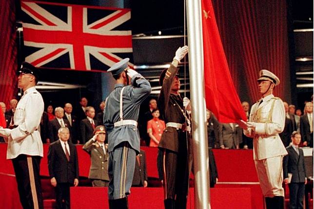 鄧小平在談到香港未來的時候對英國說：「對香港的政策50年不變，我們說這個話是算數的。」 英國人顯然是相信了泱泱大國之堂堂最高領導人的承諾。（湯森路透）