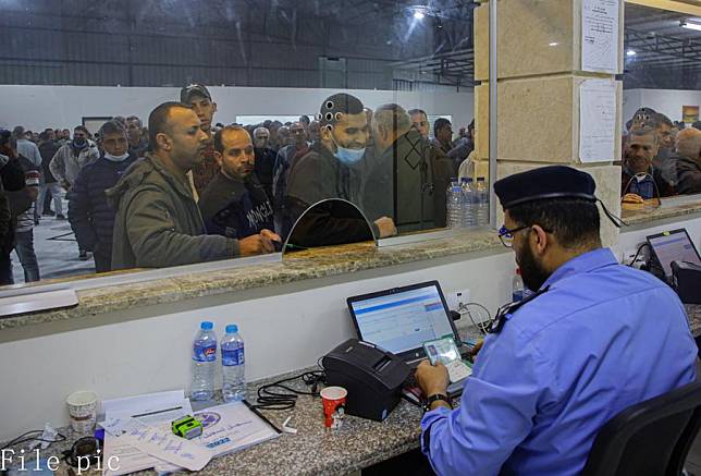 Palestinian workers wait to cross the Erez crossing point between the northern Gaza Strip and Israel, on April 26, 2022. (Photo by Rizek Abdeljawad/Xinhua)