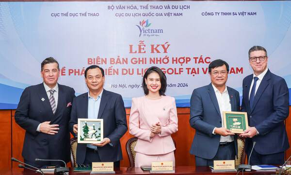 Signing the memorandum of understanding between 54, the Vietnam National Administration of Tourism (VNAT), and the Sports Administration of Vietnam (SAV)