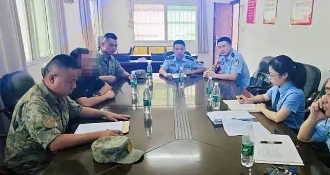 江西南昌官方通報，當地一名正在杭州服役的軍人，懷疑妻子與一名男子同居，公安機關立案後隨即啟動涉軍類案件專人辦理提前介入機制，破獲這宗破壞軍婚案。涉事男子認罪，最高可判刑3年。(平安南昌)