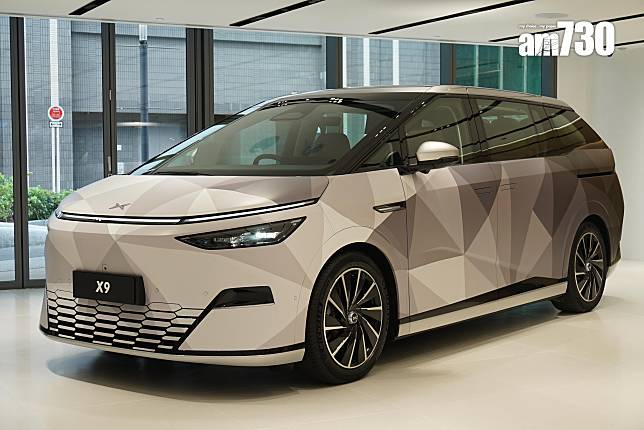 小鵬汽車全新右軚版電動MPV XPENG X9即日登陸香港，配備豪華配置及車廂空間。