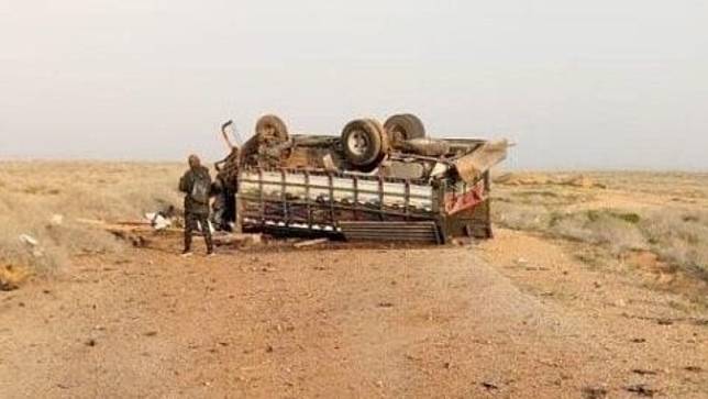 敘利亞松露採集者乘坐的車輛，因伊斯蘭國埋設的地雷爆炸而翻覆。取自敘利亞人權觀察站官網