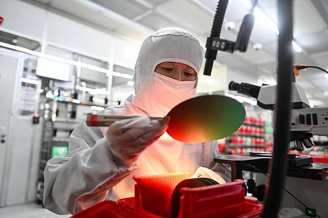 A staff member works at a nanotechnology company at the Suzhou Industrial Park in Suzhou, east China's Jiangsu Province, Nov. 12, 2024. (Xinhua/Ji Chunpeng)