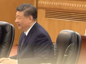 新華社報導，習近平在「鄭習會」中，強調大陸與台灣「同屬一中」，同時也歡迎台灣農漁產品與商品，進入大陸「千家萬戶」。