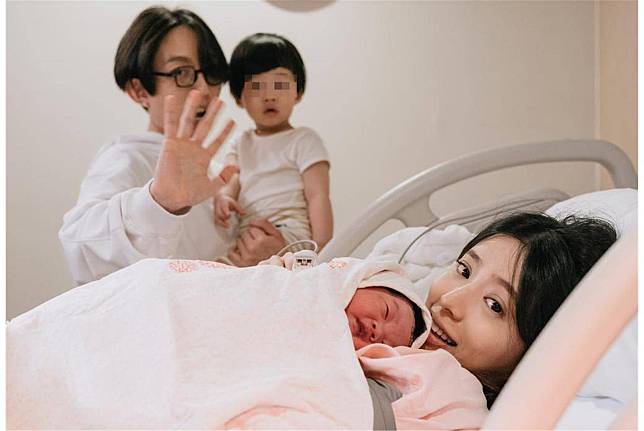 林宥嘉（左）臉書宣布老婆Kiki丁文琪（右）生下女兒Pippi。（圖：華研唱片提供）