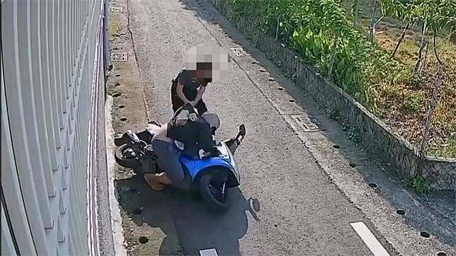 劇情反轉! 屏東7旬婦遇飛車搶劫 劫匪反被打趴在地