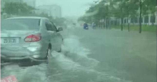 豪雨襲捲台南　工業區淹水至腳踝