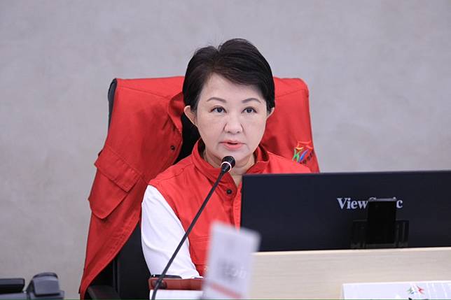 台中市長盧秀燕14日召開二級災害應變中心第二次工作會議，宣布啟動三大專案行動。（圖/台中市政府）