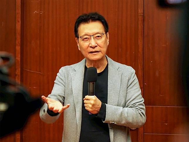 趙少康抨擊賴清德一面激化兩岸對立、加重戰備負擔；同時又不願提供軍人更好的待遇，完全愧對國軍。（圖：張柏仲攝）