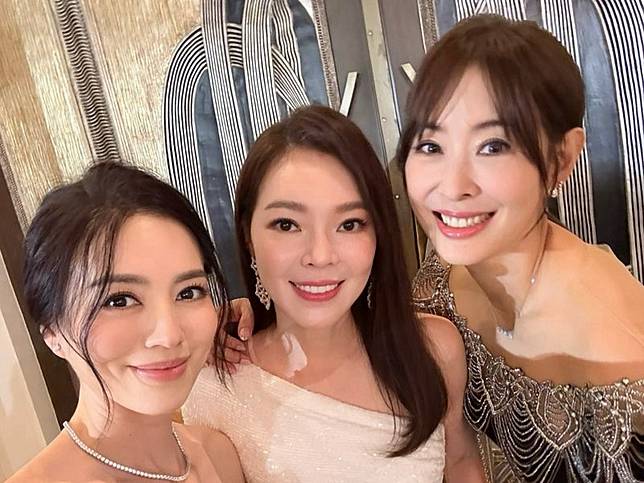 曾馨瑩（中）和賈永婕（右）交情甚好。（翻攝muchieh IG）