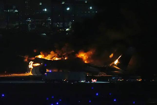 日本羽田機場起火意外